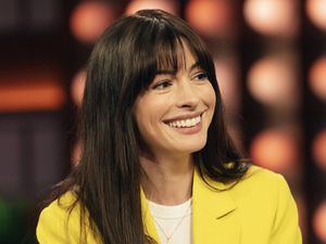 Reaksi Anne Hathaway Disebut Sering Perlakukan Tim Tak Layak Reaksi Anne Hathaway Disebut Sering Perlakukan Tim Tak Layak