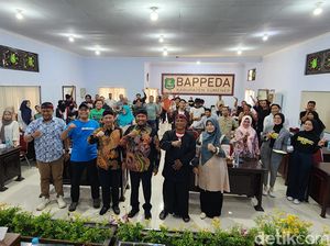 Bupati Sumenep Fauzi Perhatian ke Anak Mudanya, Ingin Wisatanya Viral Bupati Sumenep Fauzi Perhatian ke Anak Mudanya, Ingin Wisatanya Viral