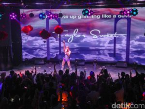 Taylor Sweet Meliuk-liuk Bak Taylor Swift