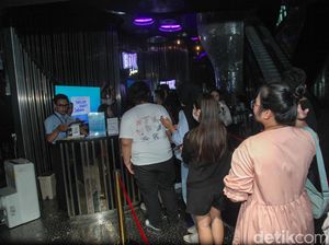 Goes to dEras Vaganza!