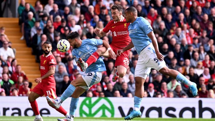 LIVERPOOL, ENGLAND - SEPTEMBER 14: (THE SUN OUT, THE SUN ON SUNDAY OUT) Diogo Jota of Liverpool during the Premier League match between Liverpool FC and Nottingham Forest FC at Anfield on September 14, 2024 in Liverpool, England. (Photo by Andrew Powell/Liverpool FC via Getty Images)