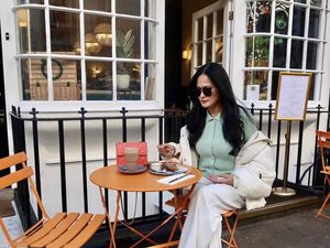 Donna Harun Awet Muda di Usia 56 Tahun, Paling Doyan Sushi dan Kopi Donna Harun Awet Muda di Usia 56 Tahun, Paling Doyan Sushi dan Kopi