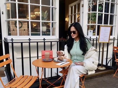Donna Harun Awet Muda di Usia 56 Tahun, Paling Doyan Sushi dan Kopi