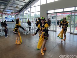 Serunya Nongkrong Ditemani Penari Dolalak di Jatimulyo Kulon Progo