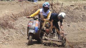 Keseruan Kompetisi Scooter Fun Cross di Kediri