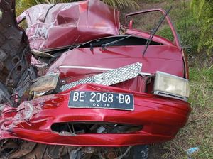 Permintaan Maaf Sopir Fuso Timpa Minibus di Lampung yang Tewaskan 2 Orang Permintaan Maaf Sopir Fuso Timpa Minibus di Lampung yang Tewaskan 2 Orang