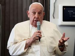 Baru Keluar RS, Paus Fransiskus Desak Israel Hentikan Serangan ke Gaza