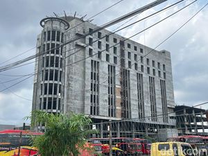 5 Fakta Misteri Gedung Kosong di Jalan SM Raja Medan 5 Fakta Misteri Gedung Kosong di Jalan SM Raja Medan