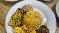 Kelezatan Rendang RM Tabik Salero yang Pakai Rempah Asli Bukittinggi