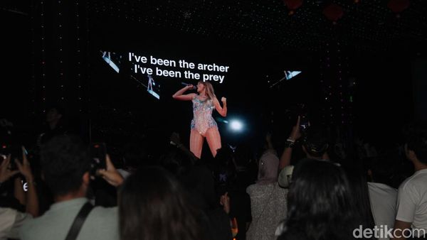 Swifties Semangat Banget Karaokean di dEras Vaganza!