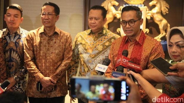 Ketua Umum Kamar Dagang dan Industri (Kadin) Indonesia versi Munaslub Anindya Bakrie mengatakan Musyawarah Nasional Luar Biasa (Munaslub) digelar dan memutuskan dirinya sebagai Ketua Umum merupakan inisiatif dari Kadin daerah dan asosiasi.