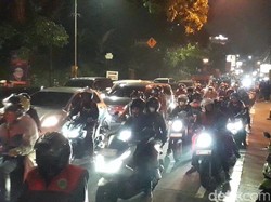Lalin di Jl Raya Puncak Macet Malam Ini, One Way Arah Jakarta Masih Berlaku