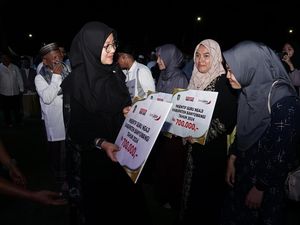 Bupati Ipuk Gelontorkan Rp 9,88 M untuk Insentif Guru Ngaji di Banyuwangi Bupati Ipuk Gelontorkan Rp 9,88 M untuk Insentif Guru Ngaji di Banyuwangi