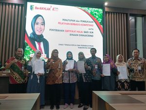 Dukungan Bupati Demak untuk Industri Kecil Menengah Dukungan Bupati Demak untuk Industri Kecil Menengah