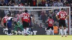 Detik-detik Andre Onana Perdana Gagalkan Penalti di Premier League