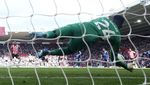 Detik-detik Andre Onana Perdana Gagalkan Penalti di Premier League