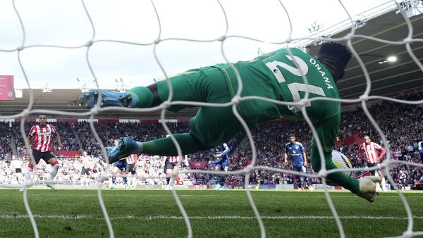 Detik-detik Andre Onana Perdana Gagalkan Penalti di Premier League