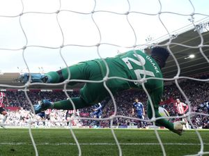 Detik-detik Andre Onana Perdana Gagalkan Penalti di Premier League