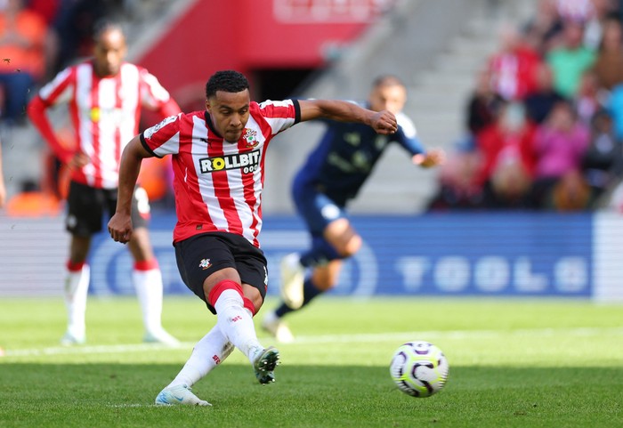 Cameron Archer, Andre Onana Soccer Football - Premier League - Southampton v Manchester United - St Mary's Stadium, Southampton, Britain - September 14, 2024 Southampton's Cameron Archer has his shot saved by Manchester United's Andre Onana from the penalty spot REUTERS/Toby Melville EDITORIAL USE ONLY. NO USE WITH UNAUTHORIZED AUDIO, VIDEO, DATA, FIXTURE LISTS, CLUB/LEAGUE LOGOS OR 'LIVE' SERVICES. ONLINE IN-MATCH USE LIMITED TO 120 IMAGES, NO VIDEO EMULATION. NO USE IN BETTING, GAMES OR SINGLE CLUB/LEAGUE/PLAYER PUBLICATIONS. PLEASE CONTACT YOUR ACCOUNT REPRESENTATIVE FOR FURTHER DETAILS..