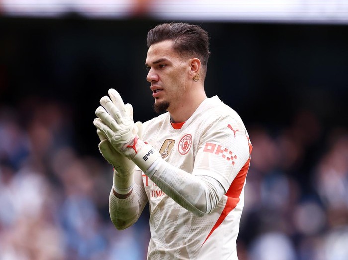 MANCHESTER, ENGLAND - SEPTEMBER 14: Ederson of Manchester City applauds the fans following the Premier League match between Manchester City FC and Brentford FC at Etihad Stadium on September 14, 2024 in Manchester, England. (Photo by Naomi Baker/Getty Images)