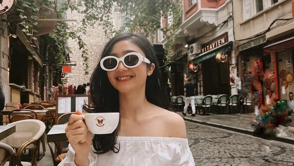 Jago Akting, Febby Rastanty Juga Doyan Ngopi dan Kulineran di Luar Negeri