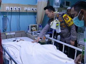 Kapolres Tangsel Jenguk Bocah 3 Tahun Korban Tabrak Lari di Ciputat Kapolres Tangsel Jenguk Bocah 3 Tahun Korban Tabrak Lari di Ciputat