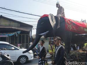 Meriahnya Kirab Maulid Nabi Muhammad di Gresik