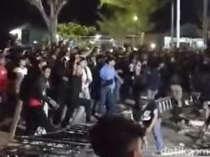 Konser SID di Pekalongan Disetop gegara Ricuh Konser SID di Pekalongan Disetop gegara Ricuh