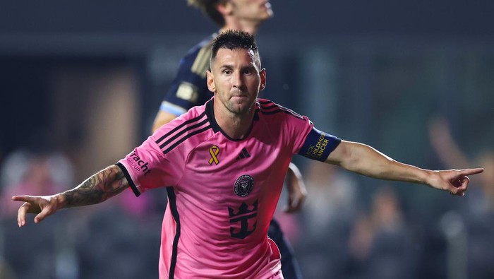 Lionel Messi FORT LAUDERDALE, FLORIDA - SEPTEMBER 14: Lionel Messi #10 of Inter Miami celebrates after scoring a goal against the Philadelphia Union during the first half of the game at Chase Stadium on September 14, 2024 in Fort Lauderdale, Florida. (Photo by Megan Briggs/Getty Images)