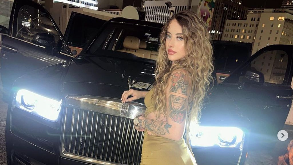 Foto Model Seksi Kontroversial Nyetir Sambil Mabuk Sebabkan 2 Orang Meninggal Foto Model Seksi Kontroversial Nyetir Sambil Mabuk Sebabkan 2 Orang Meninggal