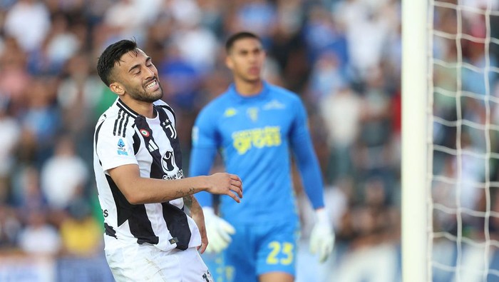 EMPOLI, ITALY - SEPTEMBER 14: Nico Gonzalez of Juventus reacts during the Serie A match between Empoli and Juventus at Stadio Carlo Castellani on September 14, 2024 in Empoli, Italy. (Photo by Gabriele Maltinti/Getty Images)