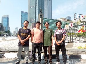 Rian Pertama Kali ke CFD Bundaran HI Saat Long Weekend: Dulu Lihat di TV Rian Pertama Kali ke CFD Bundaran HI Saat Long Weekend: Dulu Lihat di TV