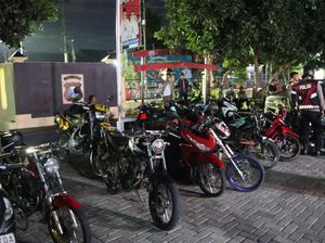 20 Motor Knalpot Brong Bikin Berisik di Kota Blitar Diamankan 20 Motor Knalpot Brong Bikin Berisik di Kota Blitar Diamankan