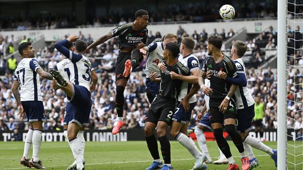 Soccer Football - Premier League - Tottenham Hotspur v Arsenal - Tottenham Hotspur Stadium, London, Britain - September 15, 2024 Arsenal's Gabriel Magalhaes scores their first goal REUTERS/Tony O Brien EDITORIAL USE ONLY. NO USE WITH UNAUTHORIZED AUDIO, VIDEO, DATA, FIXTURE LISTS, CLUB/LEAGUE LOGOS OR 'LIVE' SERVICES. ONLINE IN-MATCH USE LIMITED TO 120 IMAGES, NO VIDEO EMULATION. NO USE IN BETTING, GAMES OR SINGLE CLUB/LEAGUE/PLAYER PUBLICATIONS. PLEASE CONTACT YOUR ACCOUNT REPRESENTATIVE FOR FURTHER DETAILS..