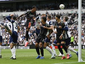 Momen-momen Arsenal Menang Tipis 1-0 Lawan Spurs Momen-momen Arsenal Menang Tipis 1-0 Lawan Spurs