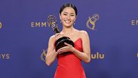 5 Gaya Anna Sawai Pakai Gaun Impian Saat Cetak Sejarah Emmy Awards