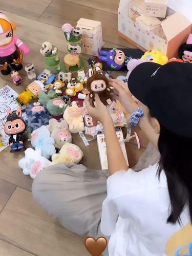Apa itu Labubu? Boneka Viral Usai Dipakai Lisa BLACKPINK