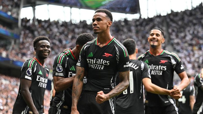 LONDON, ENGLAND - SEPTEMBER 15: Gabriel Magalhaes celebrates scoring Arsenals goal during the Premier League match between Tottenham Hotspur FC and Arsenal FC at Tottenham Hotspur Stadium on September 15, 2024 in London, England. (Photo by David Price/Arsenal FC via Getty Images)
