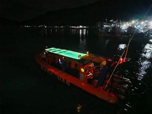 Kapal Angkut Pelajar Kandas di Perairan Anambas, Ratusan Penumpang Dievakuasi Kapal Angkut Pelajar Kandas di Perairan Anambas, Ratusan Penumpang Dievakuasi