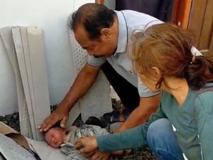 Ibu Pembuang Bayi Laki-laki di Perumahan Elite Kota Kediri Ditangkap Ibu Pembuang Bayi Laki-laki di Perumahan Elite Kota Kediri Ditangkap