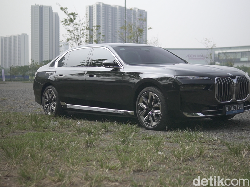 Siapa Bilang Mahal? Segini Biaya Perjalanan Bandung-Jakarta Pakai Sedan Mewah BMW i7