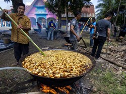 Tempat Makan Bakso Premium hingga Hukum Berebut Makanan Saat Maulid