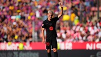 Olmo selanjutnya harus menepi selama empat sampai lima pekan (Getty Images)