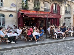 5 Fakta Terra Nera, Restoran Ikonik Emily In Paris yang Populer