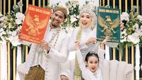 Foto Fitri Tropica & Suami Rayakan Anniversary, Nikah Lagi Pakai Adat Sunda
