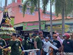 Meriahnya Grebek Maulid di Surabaya, Ada Pawai dan Gunungan Hasil Tani