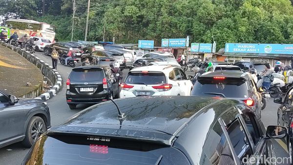 Potret Macet Horor di Jalur Puncak