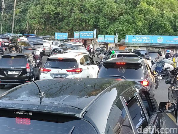 Potret Macet Horor di Jalur Puncak
