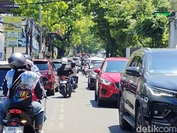 Kendaraan Padati Jalur Menuju Lembang di Hari Terakhir Libur Panjang