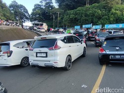 Urai Kemacetan di Jalur Puncak, Polres Bogor Kerahkan 300 Anggota